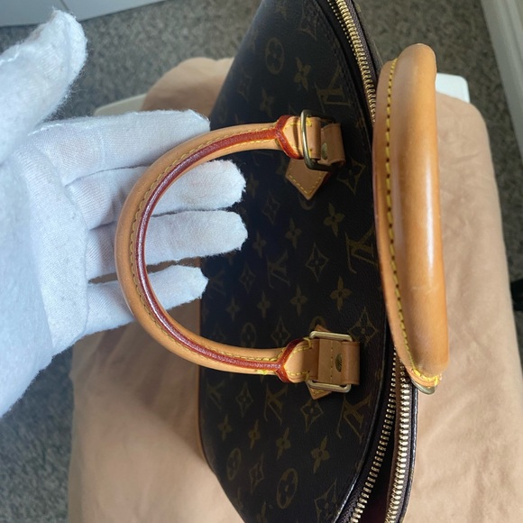 LV Alma Monogram - Picture 9 of 15